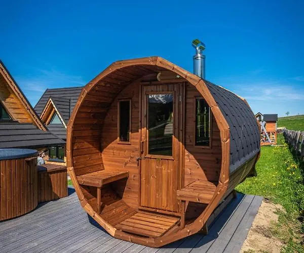 Domki-przystanek بيت للعطل