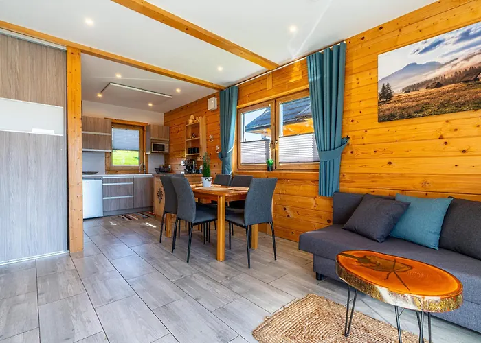 Domki-przystanek بيت للعطل *