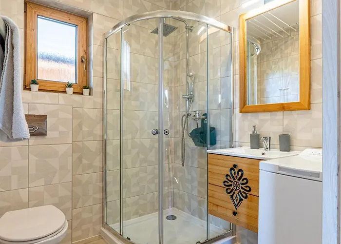 Domki-przystanek بيت للعطل Dzianisz