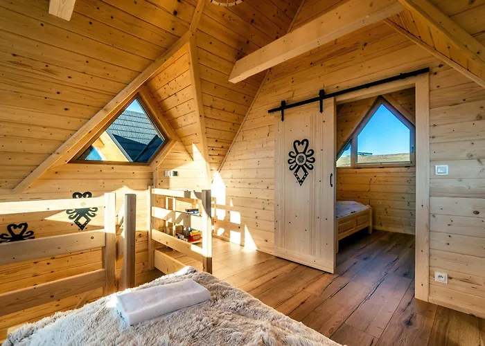 Domki-przystanek بيت للعطل